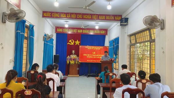 LỄ CÔNG BỐ VÀ TRAO QUYẾT ĐỊNH CÔNG TÁC CÁN BỘ TẠI ĐẢNG ỦY XÃ RỜ KƠI