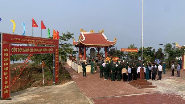 LỄ VIẾNG TẠI DI TÍCH LỊCH SỬ QUỐC GIA ĐẶC BIỆT ĐIỂM CAO 1015