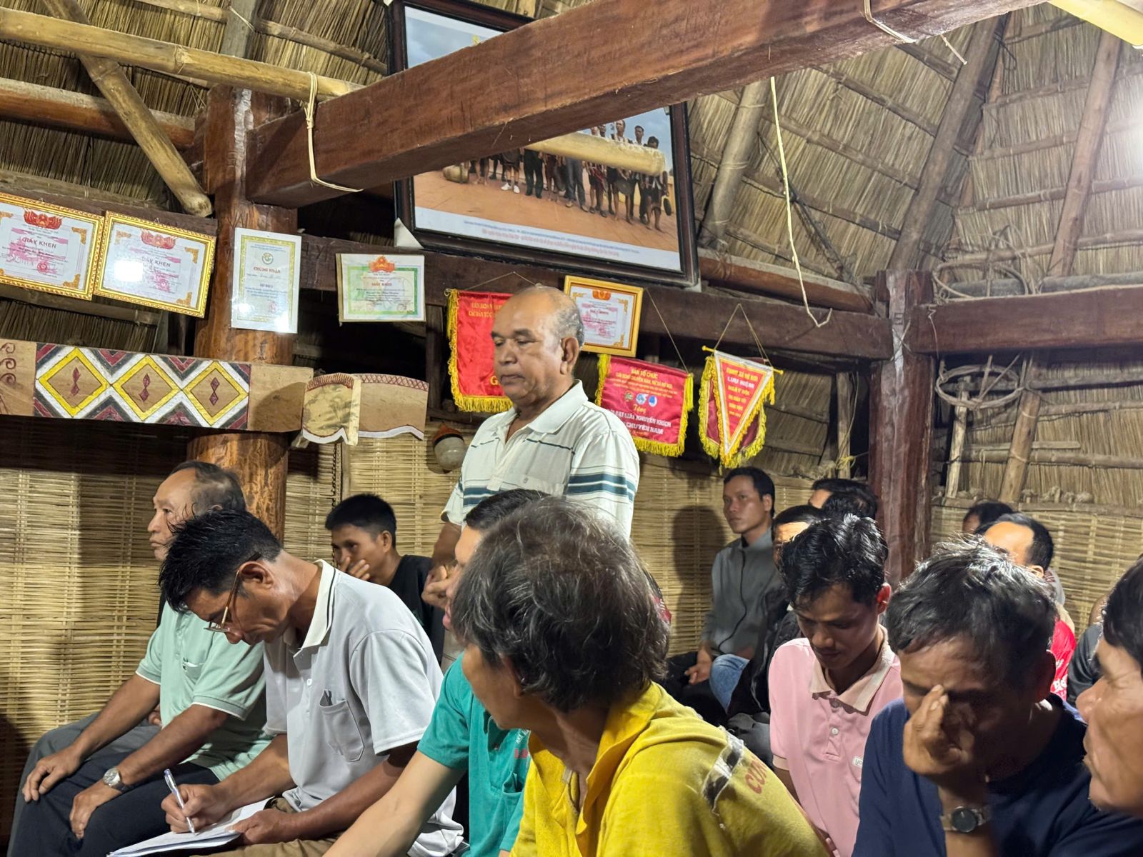 Ông A Ther - công dân thôn Đăk Đe phát biểu