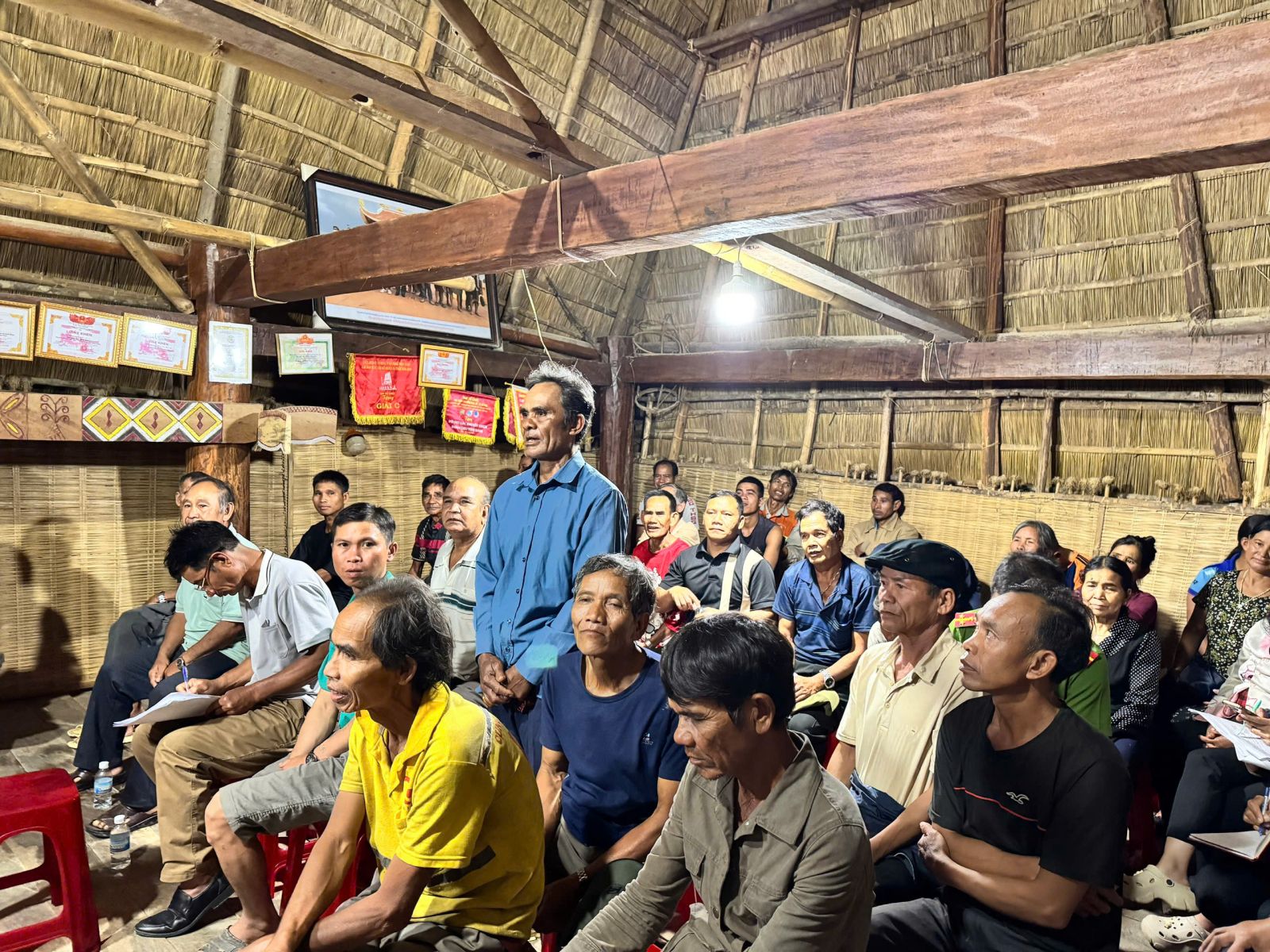 Đại diện hộ dân thôn Đăk Đe phát biểu ý kiến