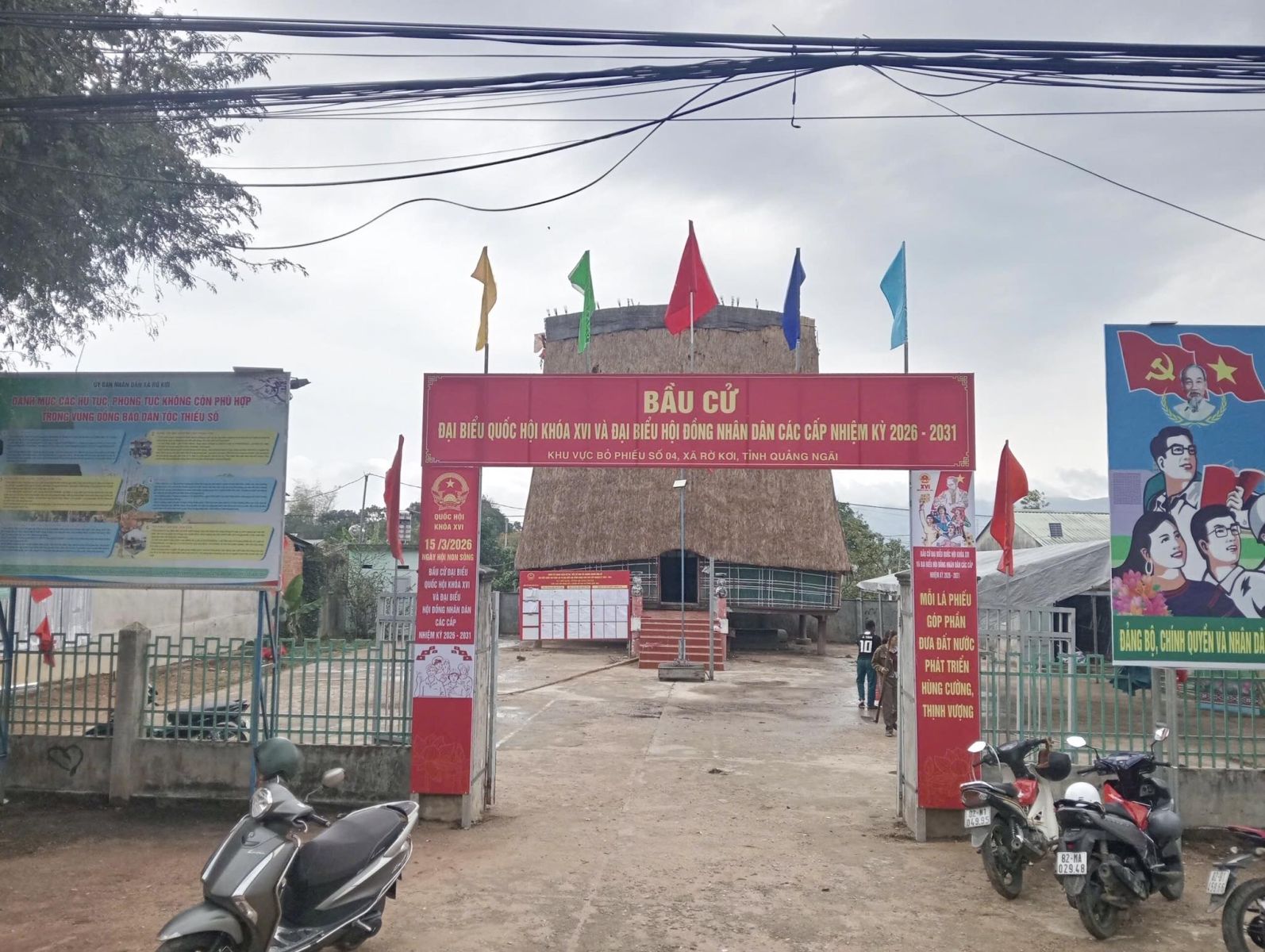 Địa điểm bỏ phiếu tại Tổ bầu cử số 04 (thôn Đăk Đe và Rờ Kơi) xã Rờ Kơi, tỉnh Quảng Ngãi